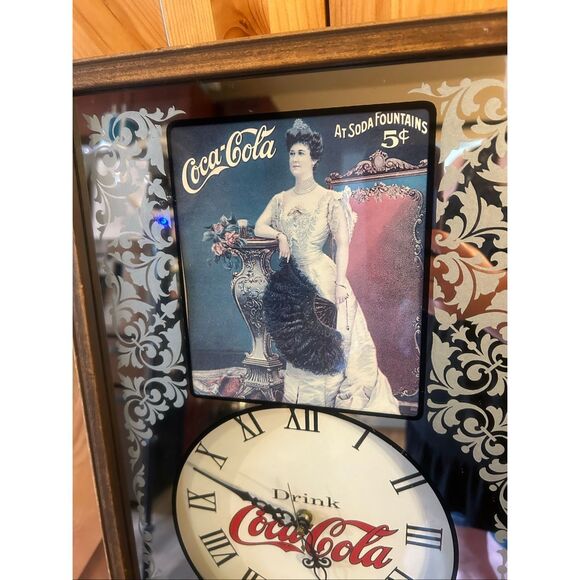 Vintage coca cola wall clock mirror with working clock (5624) - Picture 2 of 8